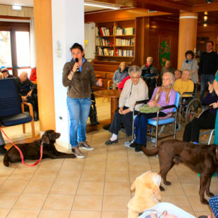 Pet Therapy in casa di riposo con il sostegno della Cassa Rurale ed Artigiana di Cortina d’Ampezzo