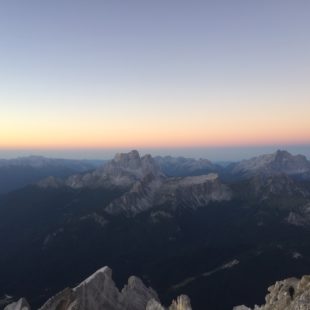 Via Ferrata Maria a Andrea Ferrari all’alba di Ferragosto:un modo indimenticabile per vivere le Dolomiti Unesco.