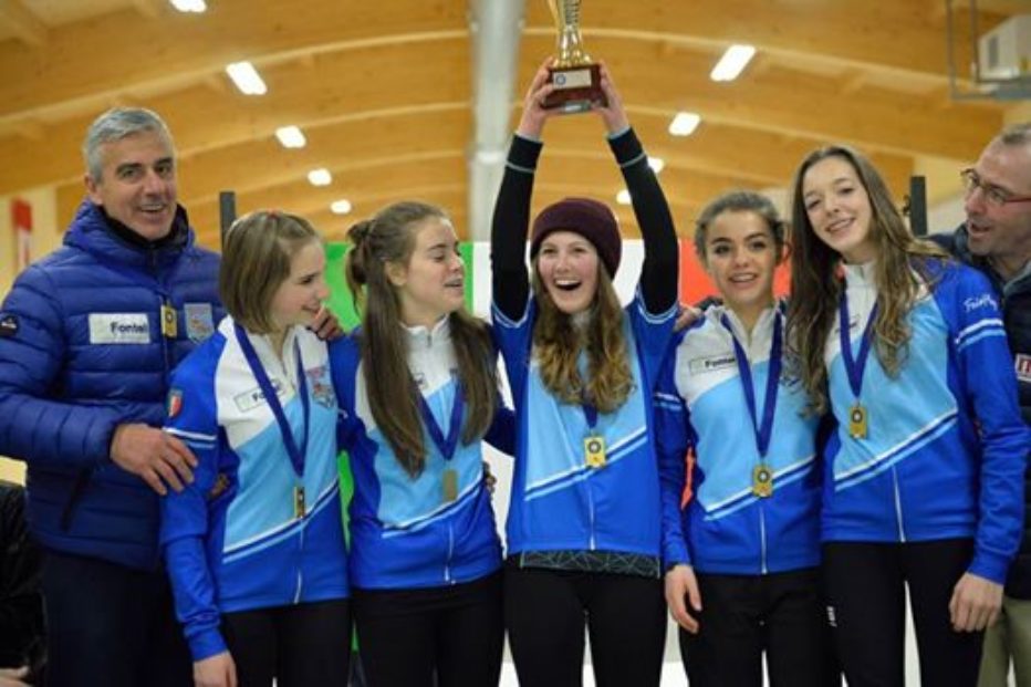 Curling: Ascolta l’intervista di Mosì con le campionesse d’Italia del Curling Club Dolomiti Fontel Marta Lo Deserto, Federica e Francesca Ghedina,Erica Siorpaes ed Emily Ghezze e l’allenatore e Presidente Alessandro Zisa