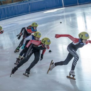 DUE ARGENTI E DUE BRONZI PER L’UNIONE SPORTIVA GHIACCIO PIEVE DI CADORE AI CAMPIONATI ITALIANI JUNIOR DI SHORT TRACK A CORTINA