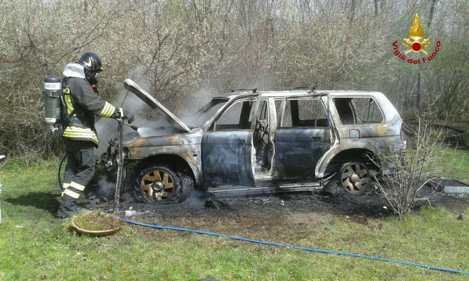 Incendio autovettura in località Dussano nel comune di Santa Giustina.