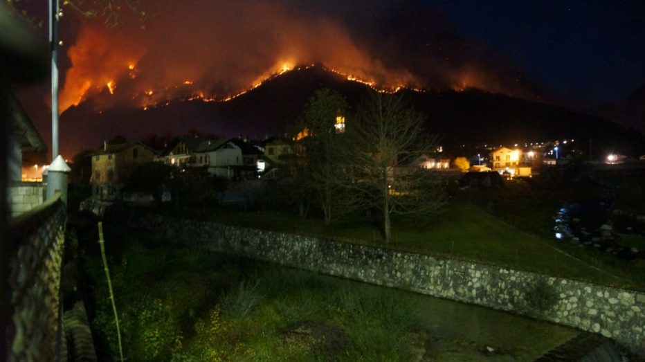 Escursionisti bloccati da incendio in Agordino partita la squadra del Soccorso Alpino e Vigili del Fuoco