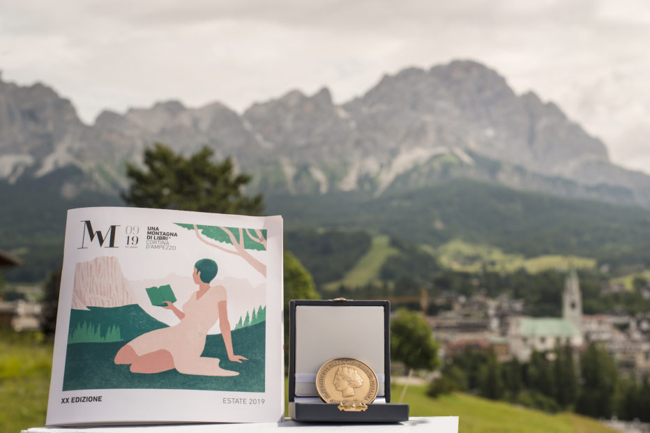 CORTINA, SERGIO MATTARELLA CONFERISCE A UNA MONTAGNA DI LIBRI LA MEDAGLIA DEL PRESIDENTE DELLA REPUBBLICA