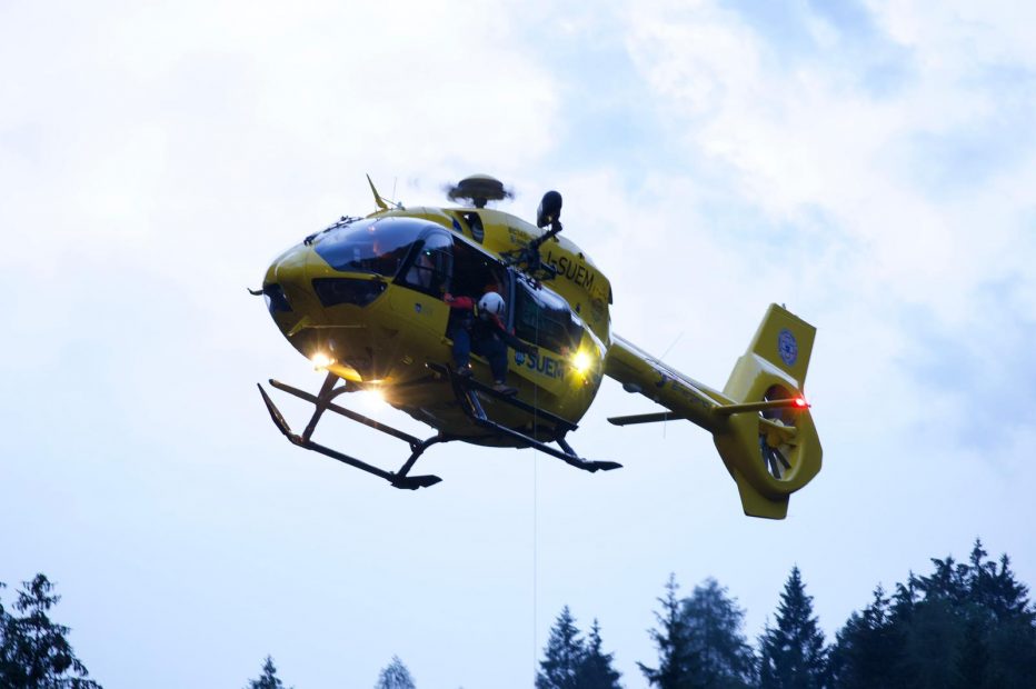 Malori, cadute e traumi: l’elicottero recupera numerosi escursionisti