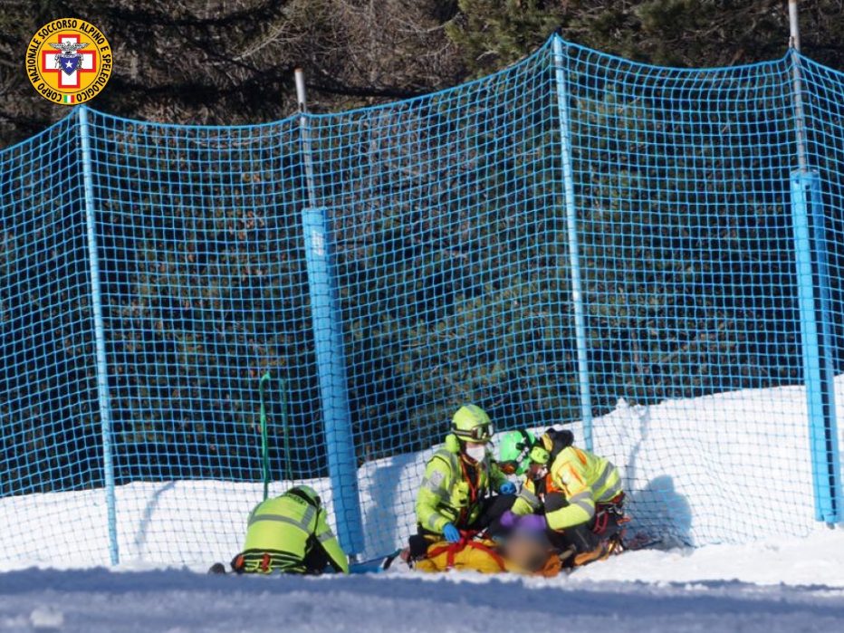 Finisce con lo slittino sulle reti in Faloria a Cortina