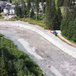 COMPLETATI I LAVORI SUGLI ARGINI DEL TORRENTE PADOLA A COMELICO SUPERIORE