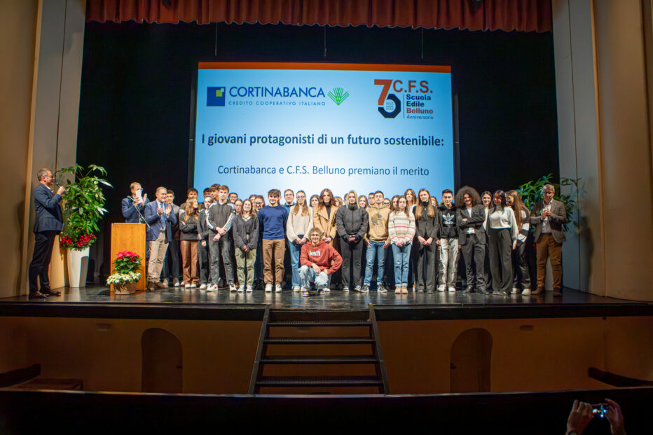 300 ragazzi premiati ieri sera al Teatro Comunale di Belluno per l’evento promosso da C.F.S. – Scuola Edile di Belluno e CORTINABANCA.