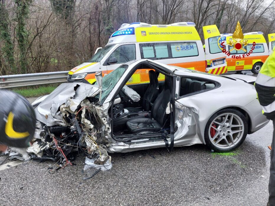 ARSIE’, SCONTRO TRA UN’AUTO SPORTIVA ED UN FURGONE: TRE FERITI