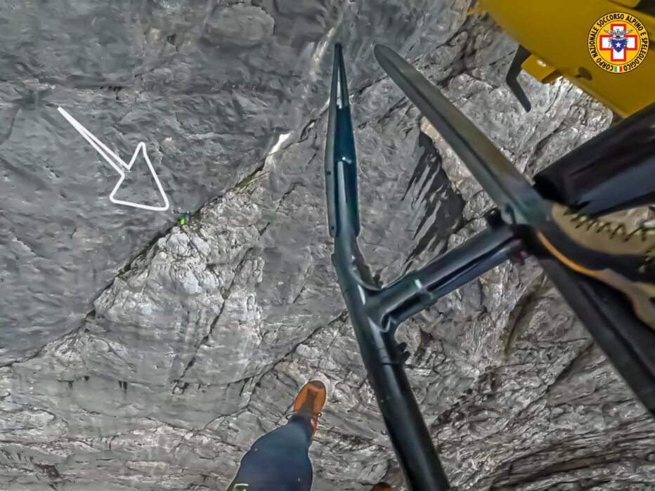 Alpinisti con le corde incastrati sul Pan di Zucchero