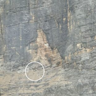 SCARICA DI SASSI SULLA FERRATA BERTI, UN’ESCURSIONISTA FERITA