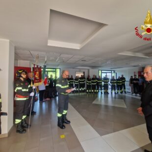 IL VESCOVO MARANGONI BENEDICE IL RIPOSIZIONAMENTO DI UN BASSO RILIEVO DEDICATO A SANTA BARBARA GIA’ PRESENTE NELLA VECCHIA SEDE DEI VIGILI DEL FUOCO