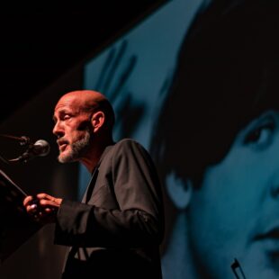 DUE LEGGENDE PER CORTINATEATRO:  PAUL MCCARTNEY E I BEATLES RACCONTATI DA GIANMARCO TOGNAZZI E DAL DUO SAVERIO MERCADANTE