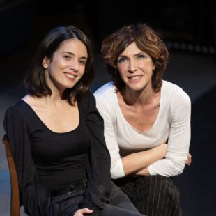 “STRAPPO ALLA REGOLA” PER CORTINATEATRO: SABATO 15 MARZO ALL’ALEXANDER GIRARDI HALL C’È MARIA AMELIA MONTI