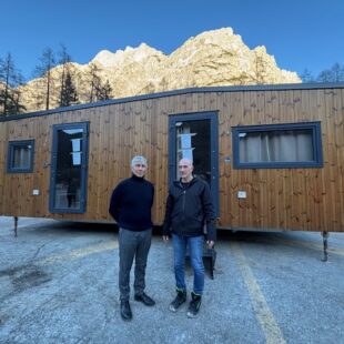 Giochi 2026: consegnate le prime casette del Villaggio Olimpico e Paralimpico di Cortina alla presenza del Ministro Andrea Abodi
