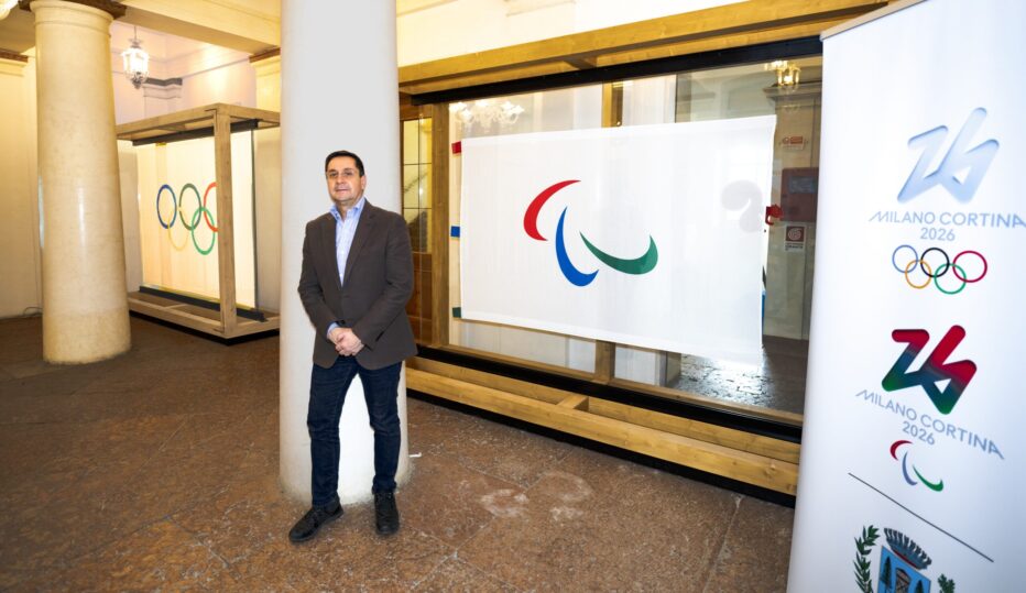Meno un anno alle Paralimpiadi di Milano Cortina 2026: il Sindaco di Cortina d’Ampezzo, Gianluca Lorenzi, commenta l’attesa per l’evento.