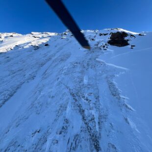 VALANGA TRAVOLGE SCIALPINISTA SOPRA IL PORDOI, ESTRATTO ILLESO DAI PRESENTI
