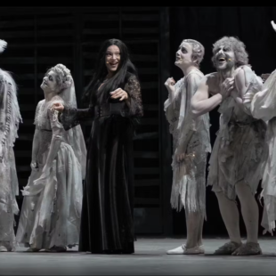 LA FAMIGLIA ADDAMS SABATO 29 MARZO ALL’ALEXANDER GIRARDI, OSPITE DI CORTINATEATRO