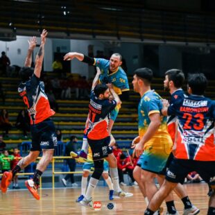 LA PALLAMANO BELLUNO CONQUISTA LA SALVEZZA MATEMATICA. E RIMANE IN CORSA PER I PLAY OFF