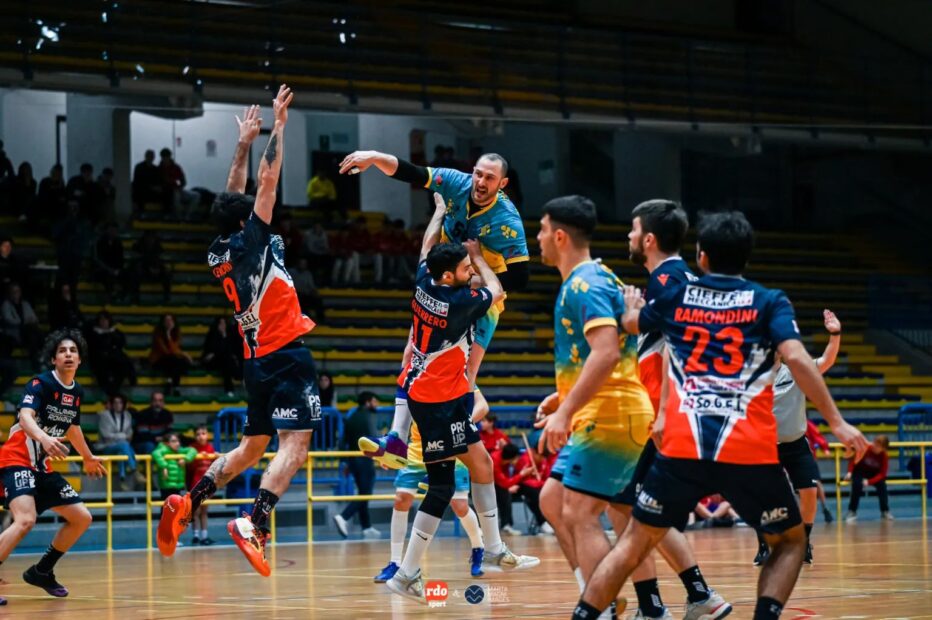 LA PALLAMANO BELLUNO CONQUISTA LA SALVEZZA MATEMATICA. E RIMANE IN CORSA PER I PLAY OFF