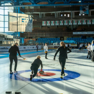 TUTTO PRONTO A CORTINA D’AMPEZZO PER IL CAMPIONATO MONDIALE JUNIOR DI CURLING, TEST EVENT PER MILANO CORTINA 2026