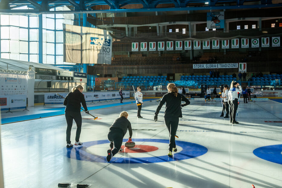 TUTTO PRONTO A CORTINA D’AMPEZZO PER IL CAMPIONATO MONDIALE JUNIOR DI CURLING, TEST EVENT PER MILANO CORTINA 2026