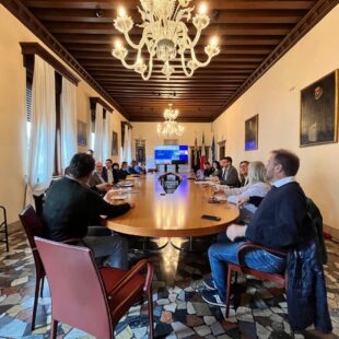 Tavolo Olimpico, oggi, a Palazzo Piloni