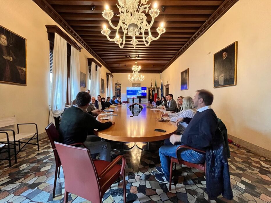Tavolo Olimpico, oggi, a Palazzo Piloni