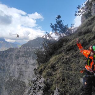 Precipita in un canale e perde la vita in Valle del Mis e Malore al Rifugio Antelao
