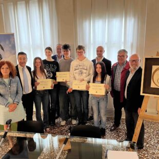Premiati gli studenti del liceo Artistico di Cortina d’Ampezzo che hanno realizzato il logo della CER Dolomiti