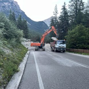 Chiusa la Statale 51 di Alemagna a Dogana Vecchia.