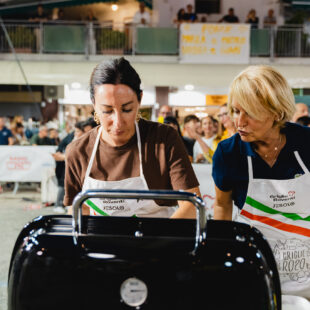 20 ANNI DI GRIGLIE ROVENTI: GRANDE SUCCESSO A JESOLO PER LA SERATA – EVENTO CON 20 SINDACI “GRILLERS”