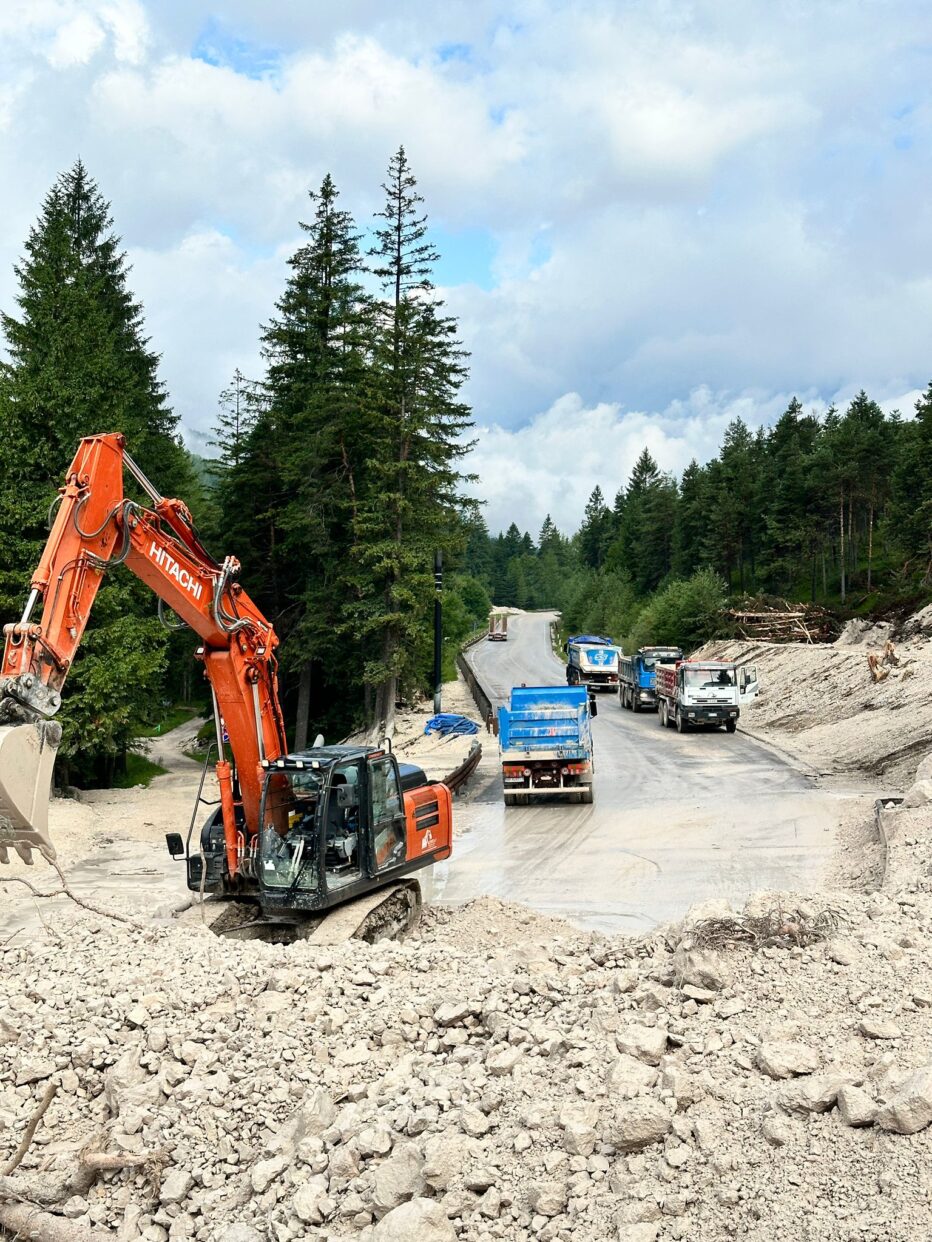 PERSONALE E MEZZI AL LAVORO SULLA STATALE 51 “DI ALEMAGNA”, A SAN VITO DI CADORE