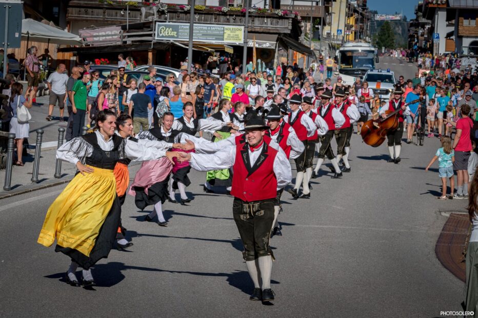 A SAPPADA IL FINE SETTIMANA DEDICATO AL FESTIVAL INTERNAZIONALE DEL FOLKLORE