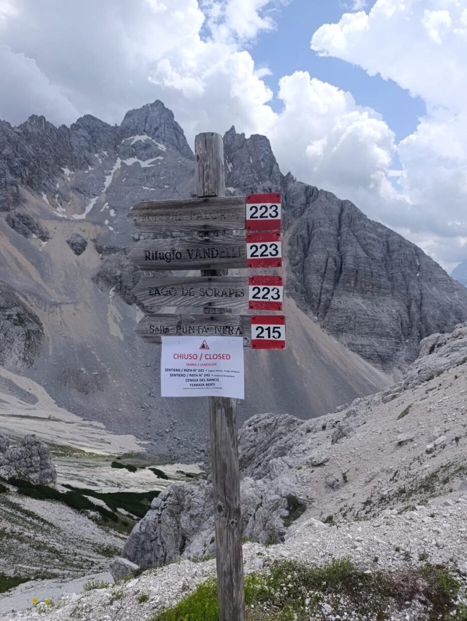 Ferrata Berti chiusa per la frana sul Marcora, ma c’è ancora chi ci sale.
