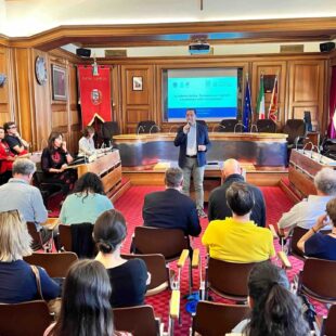 Aperte le candidature per il primo corso gratuito di Accademia Cortina: ascolta l’intervista con l’assessore Monica De Mattia e con Antonella Galdi, capo area ANCI