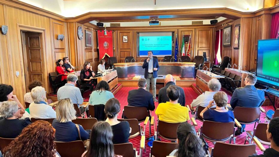 Aperte le candidature per il primo corso gratuito di Accademia Cortina: ascolta l’intervista con l’assessore Monica De Mattia e con Antonella Galdi, capo area ANCI