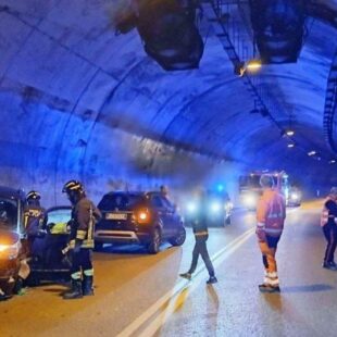 INCIDENTE STRADALE NELLA GALLERIA DELLE ANIME. TRE FERITI