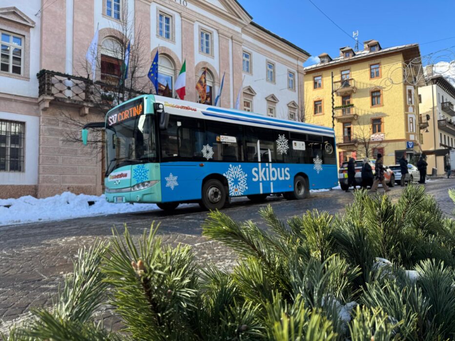 Dolomiti Bus: al via il servizio Skibus Cortina per la stagione 2025/2026