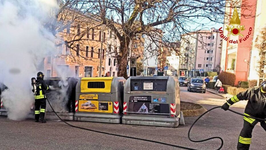 PIAZZALE MARCONI, BELLUNO. INCENDIO CASSONETTO