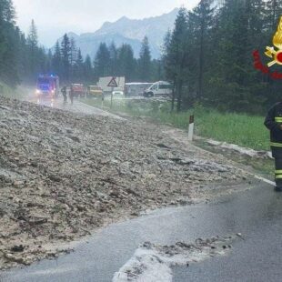 CORTINA D’AMPEZZO (BL) – FRANA SULLA SR 48 LOCALITA’ POCOL: STRADA CHIUSA IN ENTRAMBE LE DIREZIONI