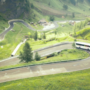 Dolomiti Bus: al via anche i servizi estivi per i passi dolomitici e la Val Cordevole