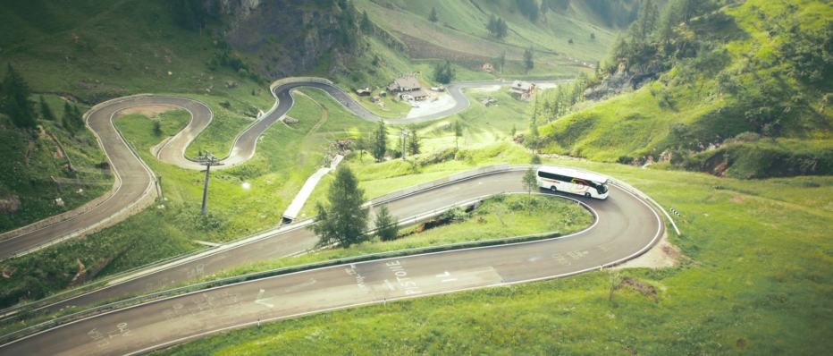 Dolomiti Bus: al via anche i servizi estivi per i passi dolomitici e la Val Cordevole