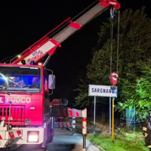 A Sargnano, un’auto finisce nel canale e travolge due pedoni