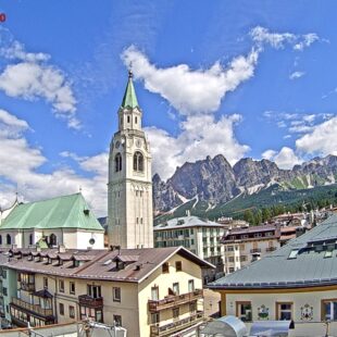 Overtourism a Cortina, parte il progetto pilota di Comune, Provincia e Regione per il presidio della montagna.