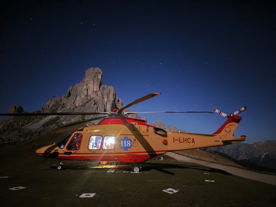 Recuperati nella notte escursionisti incrodati in parete