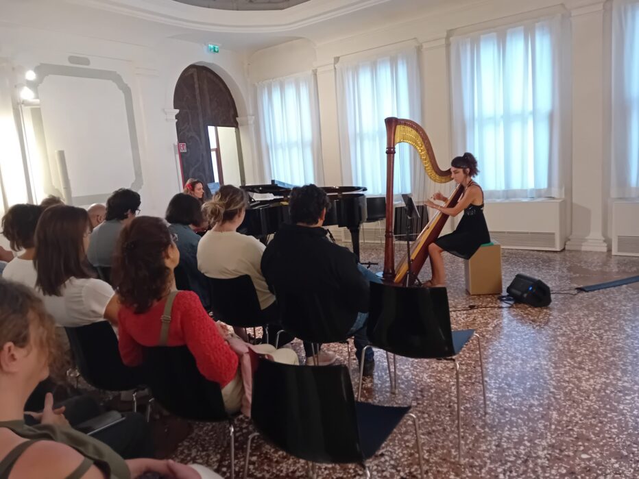 “Abitare la musica” a Palazzo Fulcis: un’esperienza speciale per gli ospiti della salute mentale di Belluno