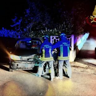 USCITA AUTONOMA DI UN’AUTOVETTURA: INTERVENGONO I VIGILI  DEL FUOCO